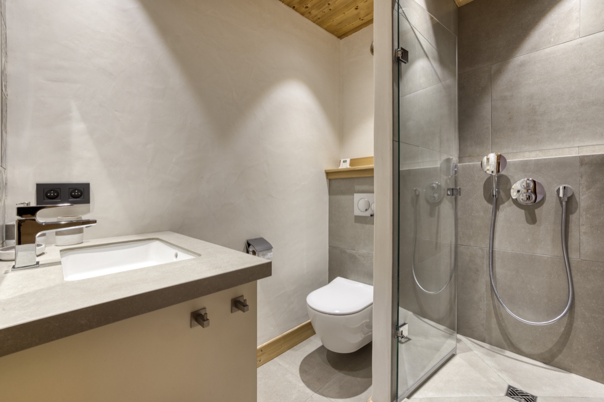 Ensuite bedroom floor 1