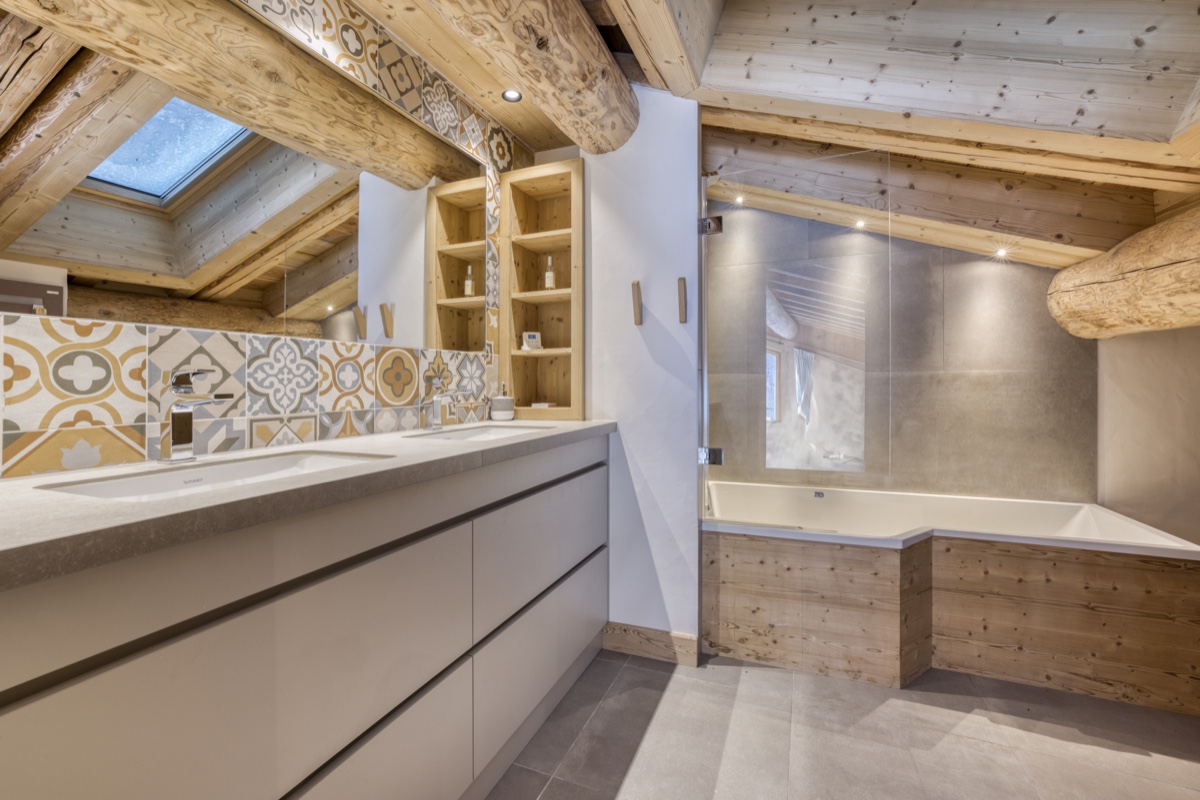 Ensuite bedroom floor 3