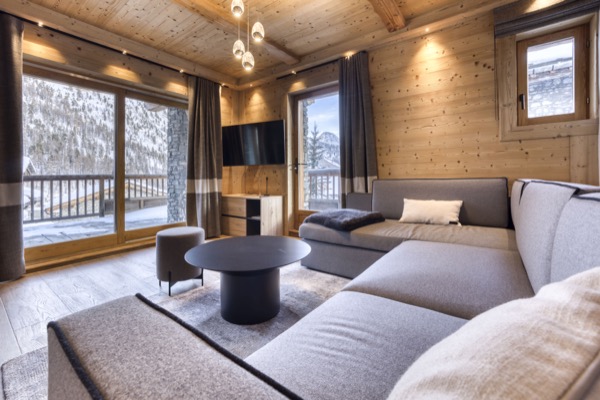 Living area with vaulted ceiling