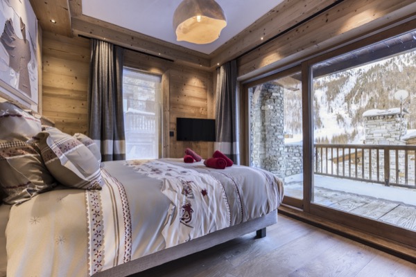 Ensuite bedroom floor 1