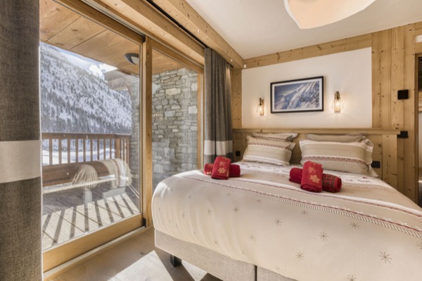 Ensuite bedroom floor 2