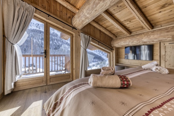 Ensuite bedroom floor 3